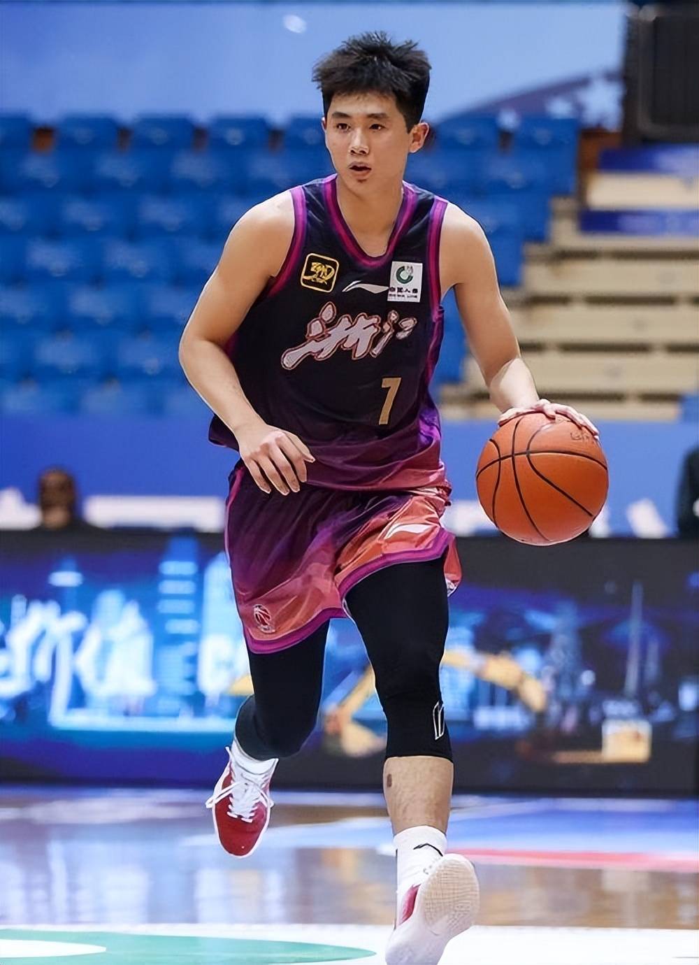 开云网页版-风云突变！浙江队转会期主帅复盘，荷甲版图或变，信心回归，训练强度明显提升