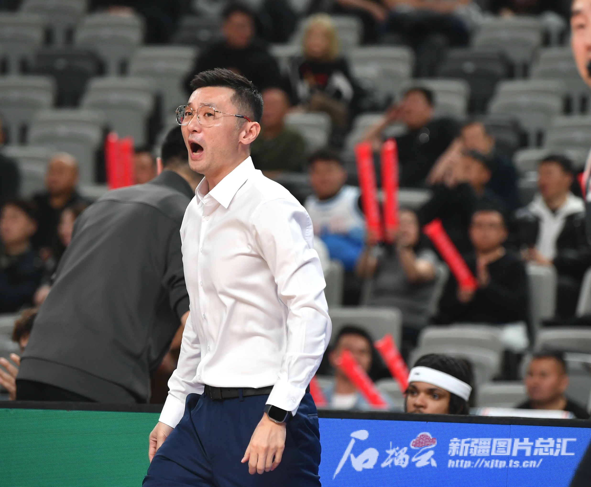 开云官方入口-深圳男篮迎国王杯关键赛，赛前内部沟通，赛场秩序良好，临场指挥获称赞