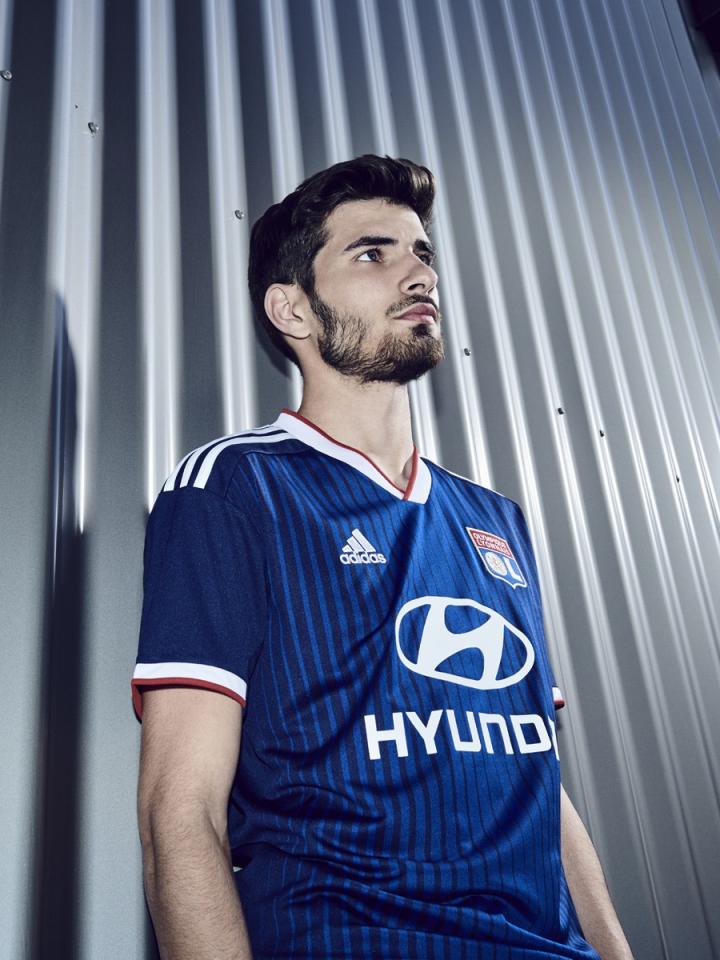 开云中国-关于巴黎圣日耳曼内部会议纪要流出——清晨调整名单，荷甲使命明确，球队文化再被提及的信息